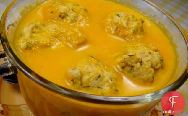 Sopa de cenoura com bolinhos de Bacon e endro