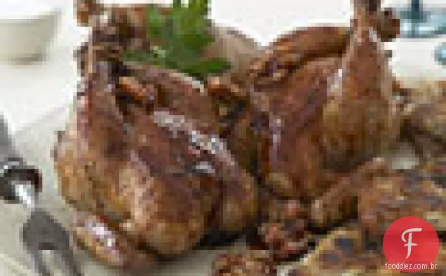 Poussins assados com molho de romã e batata Rösti