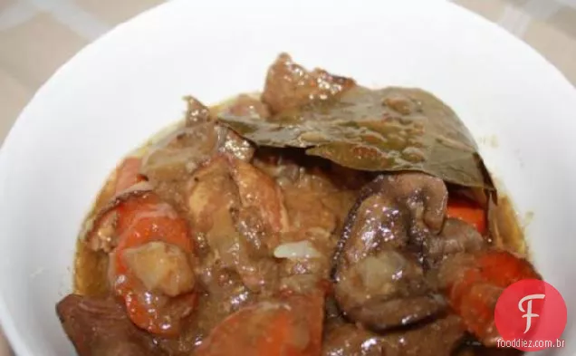 Crock Pot ensopado de veado com Bacon e cogumelos