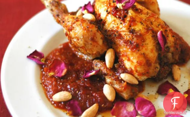 Poussins com especiarias marroquinas com açafrão, mel e geléia de tomate
