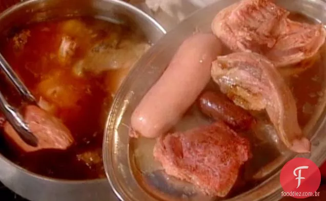 Carne cozida misturada com molho verde e marmelada de tomate: Bollito Misto com Salsa Verde e Friggone