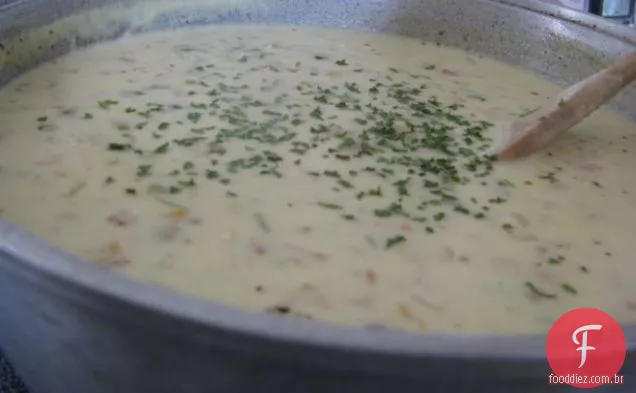 Grosso e cremoso Nova Inglaterra Clam Chowder