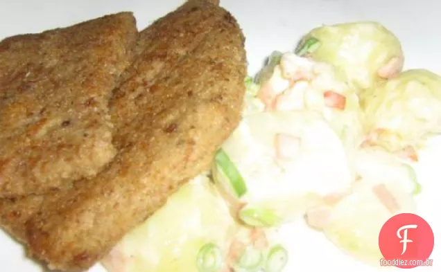 Weiner Schnitzel com uma salada de batata adequada