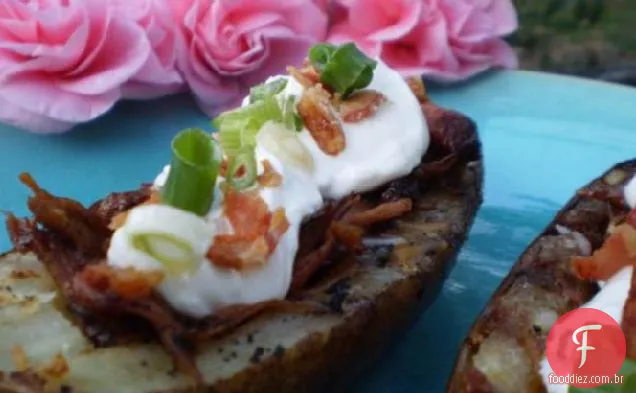 Peles grelhadas da batata do BBQ
