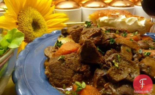 Boeuf En Daube - Ensopado Clássico Francês De Borgonha (Bourguignon)