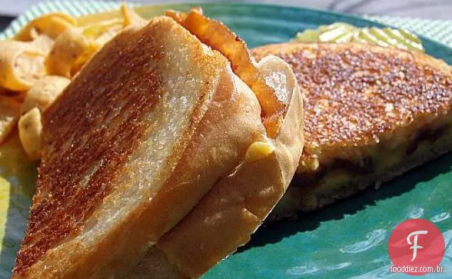 Queijo Grelhado Com Zippy E Sanduíche De Bacon