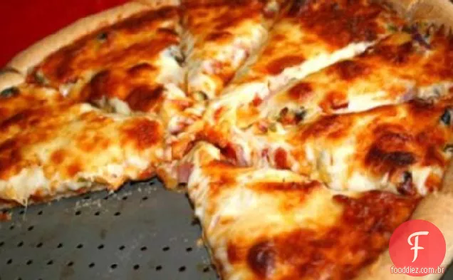 Pizza De Duas Carnes Com Crosta De Trigo