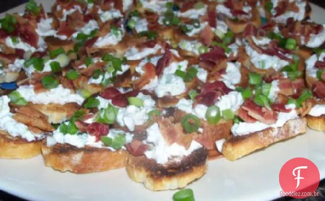 Cebola verde e bacon Crostini