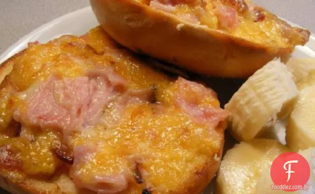 Mini-Bagels de pizza de presunto e queijo