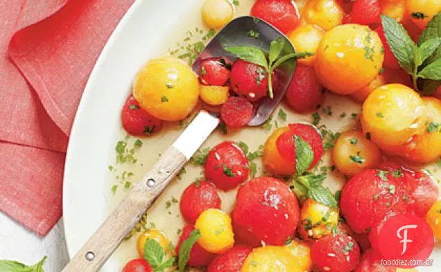 Salada de melancia vermelha e amarela