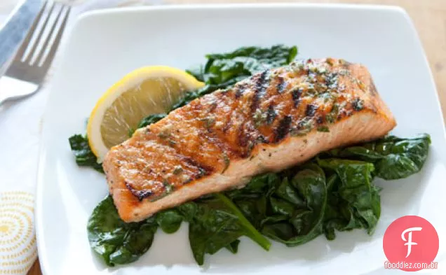Salmão Grelhado Com Manjericão Manteiga De Limão