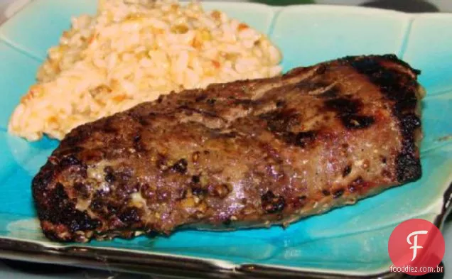 Bife de flanco grelhado marinado simples e delicioso