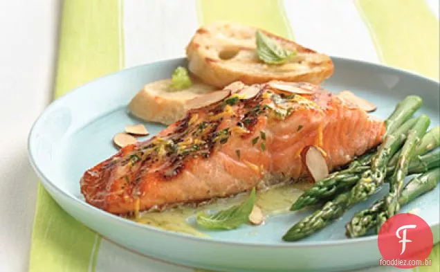 Filetes De Salmão Com Manteiga De Manjericão Laranja