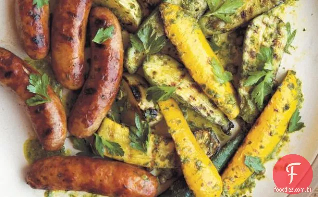 Abóbora grelhada e salsichas com molho Verte do Livro de receitas ' Kitchen Garden
