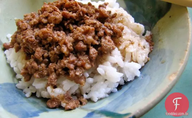 Molho De Carne Taiwanês Com Arroz (Lu Rou Fan)
