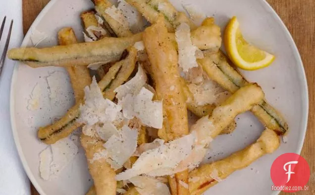 Abobrinha frita com Parmigiano-Reggiano e limão de ' Franny's