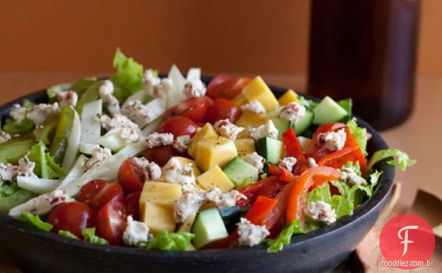 Salada grega com beterraba em conserva