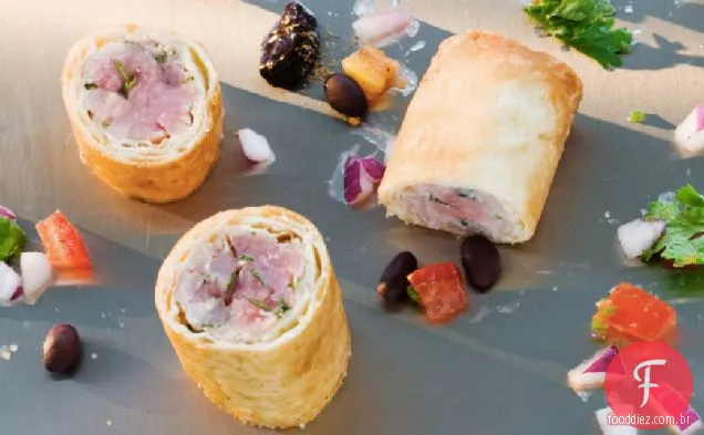 Burrito De Atum Com Salsa Fresca E Molho De Feijão Preto