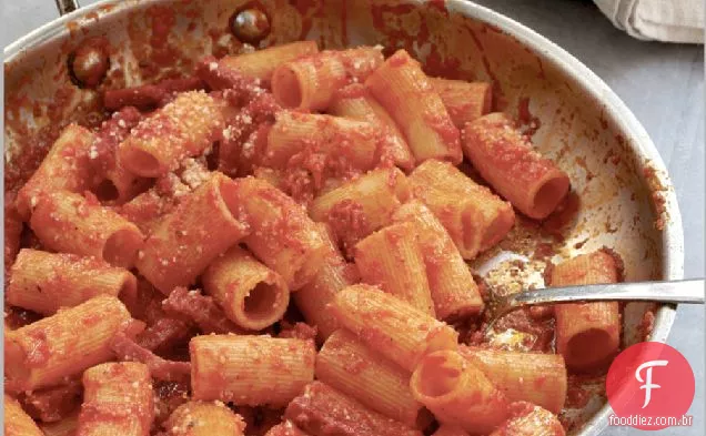 Rigatoni Com Salame Picante E Tomate