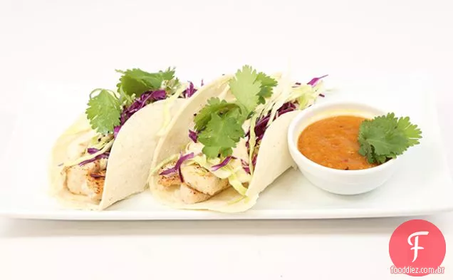 Tacos de peixe Mahi Mahi com Slaw Chipotle e molho de abacaxi assado