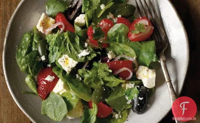 Feta em conserva com azeitonas Cerignola e morangos de ' Di Bruno Bros. Casa do queijo