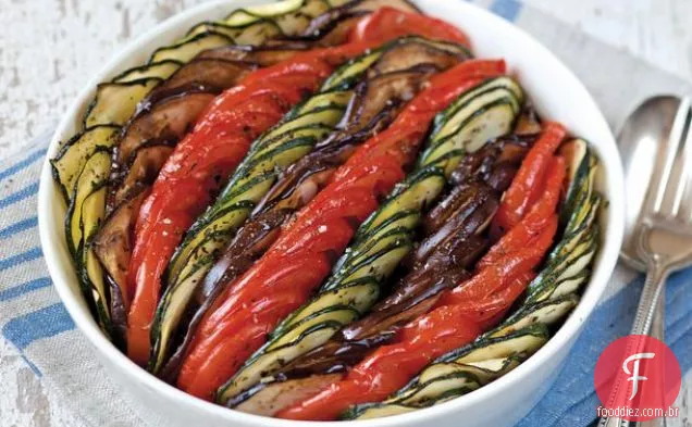 Ratatouille Tian do livro de receitas do mercado francês