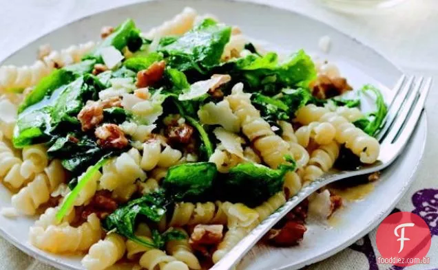 Rabanete-massas de topo do livro de receitas do mercado francês