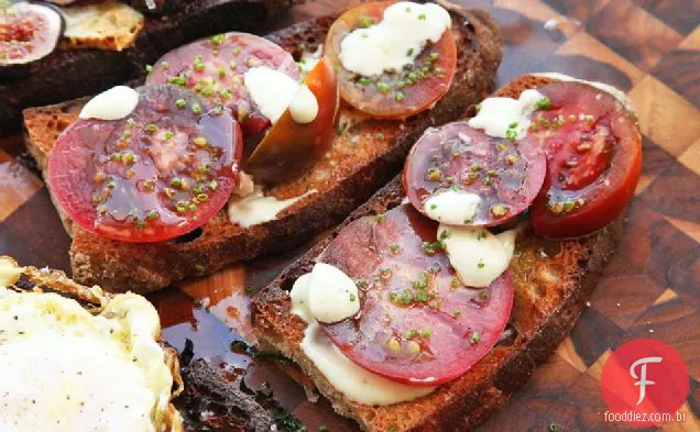 Tomate, Alli-oli e cebolinha Tartine