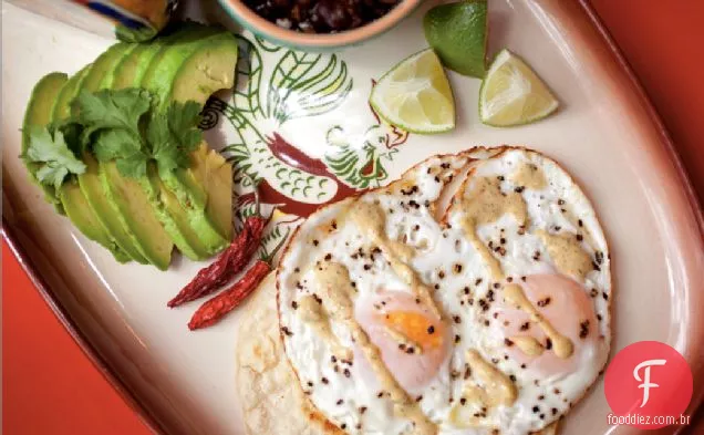Taco De Ovo Frito Com Abacate E Feijão Preto Chipotle