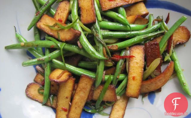 Feijão verde frito e Tofu seco com cinco especiarias