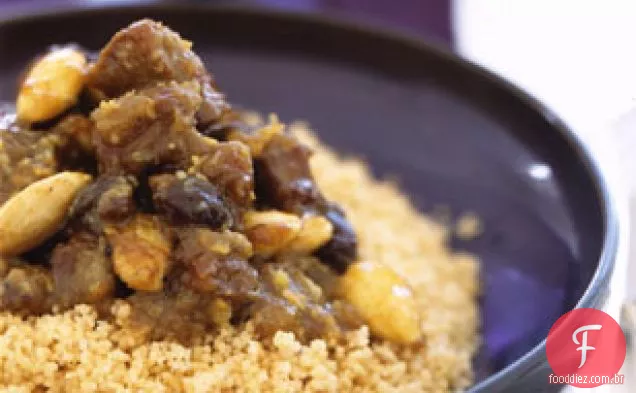 Tagine de cordeiro marroquino com passas, amêndoas e mel