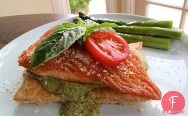 Massa folhada salmão com Pesto cremoso