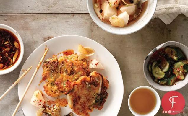 Bolinhos Kimchi com molho de soja