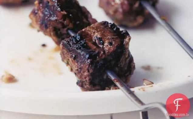 Kebabs de lombo com pasta de especiarias ao estilo do Sudeste Asiático