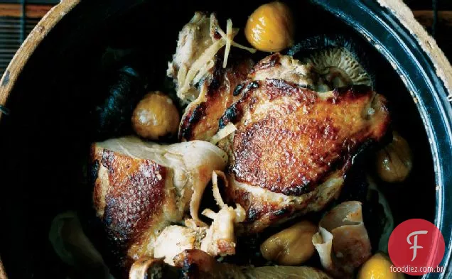 Frango assado com presunto defumado, castanhas e gengibre