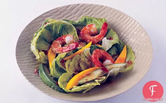 Salada de camarão, manga e abacate com pimentão doce-vinagrete de gengibre