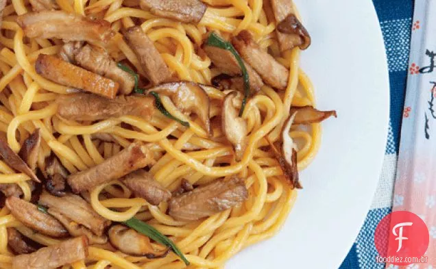 Carne De Porco Assada Lo Mein