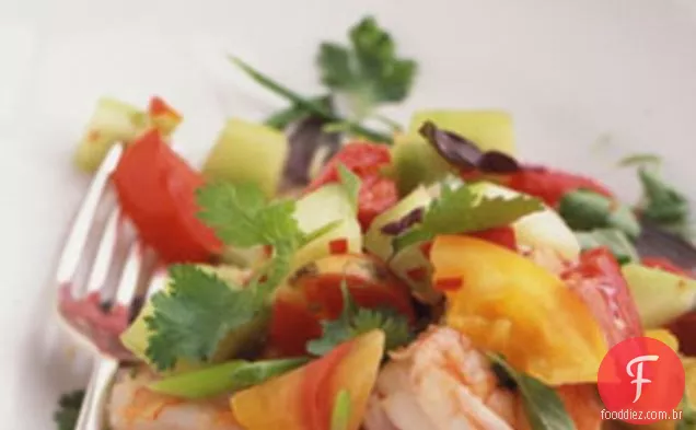 Salada de tomate e camarão ao estilo Tailandês
