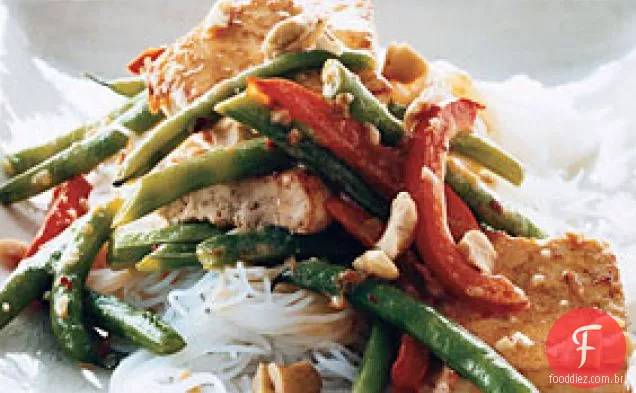Tofu grelhado com feijão verde e molho de coco Asiático