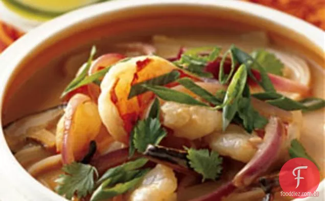 Camarão picante e Sopa De Macarrão De Coco com cogumelos Shiitake