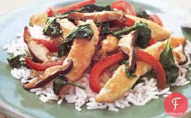 Frango de veludo com cogumelos, espinafre e molho de gengibre e limão