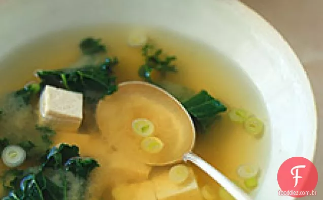 Sopa De Miso Com Tofu E Couve