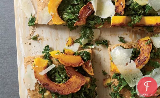 Spelt Focaccia com couve, abóbora e Pecorino