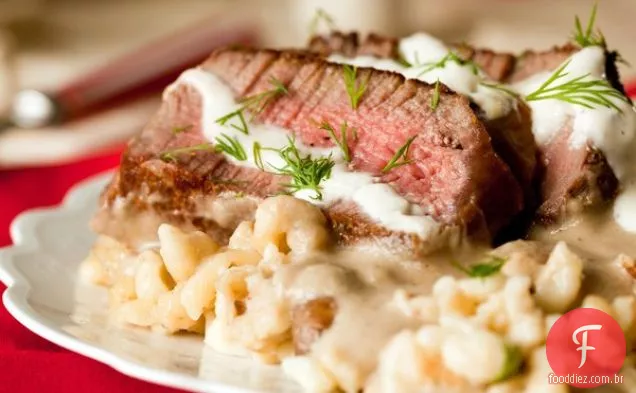 Strogonoff de carne com Spaetzle salpicado