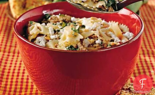 Macarrão com salsicha e couve
