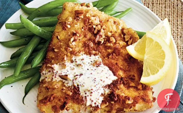 Alabote com crosta de noz-pecã com molho de Creme Dijon