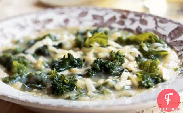 Sopa de batata-couve com Gruyère