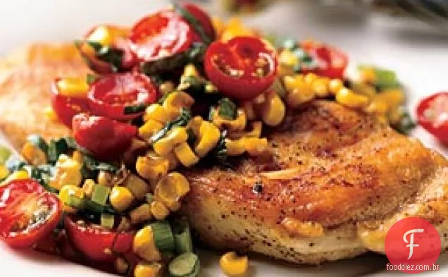 Frango Paillards com tomate, manjericão e sabor assado de milho