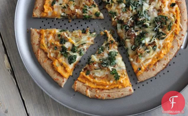 Pizza De Batata Doce Com Couve E Cebola Caramelizada