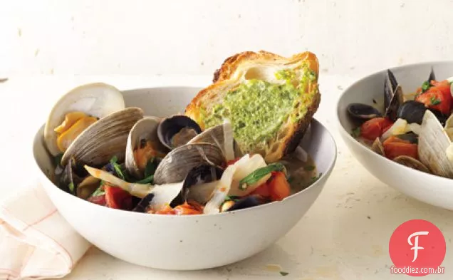 Tomate de Verão Bouillabaisse com manjericão Rouille